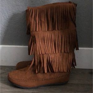 NWOT Chesnut boots size 9